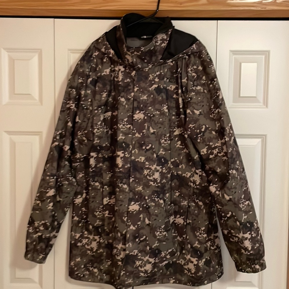 The North Face light weight camo jacket xxl